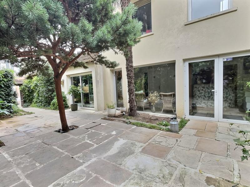 Maison - 417 m² - 15 pièces