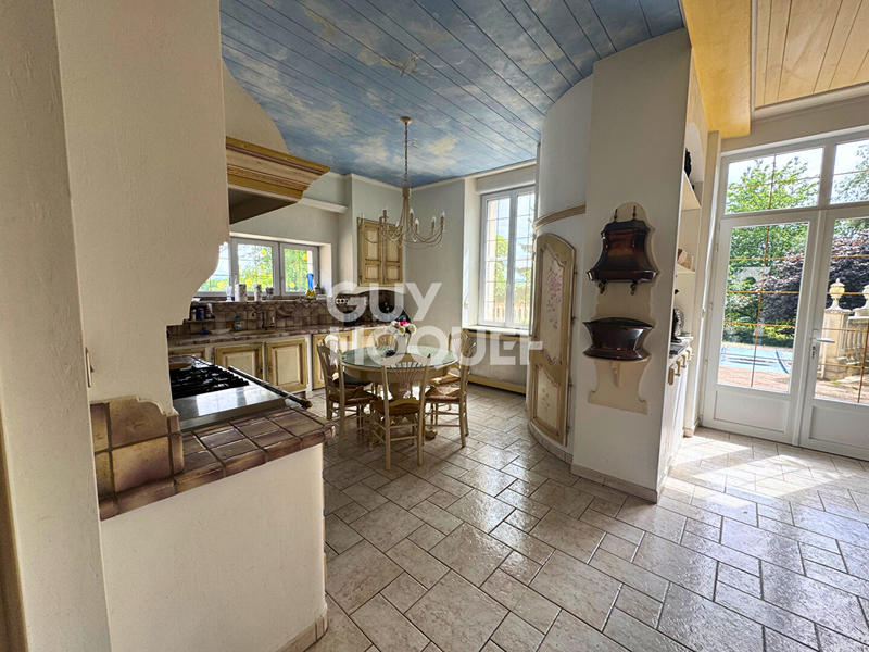 Maison - 161 m² - 8 pièces