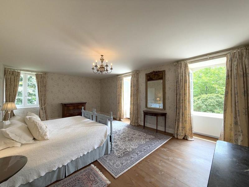 Maison - 243 m² - 6 pièces