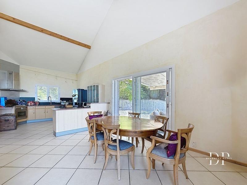 Maison - 222 m² - 5 pièces