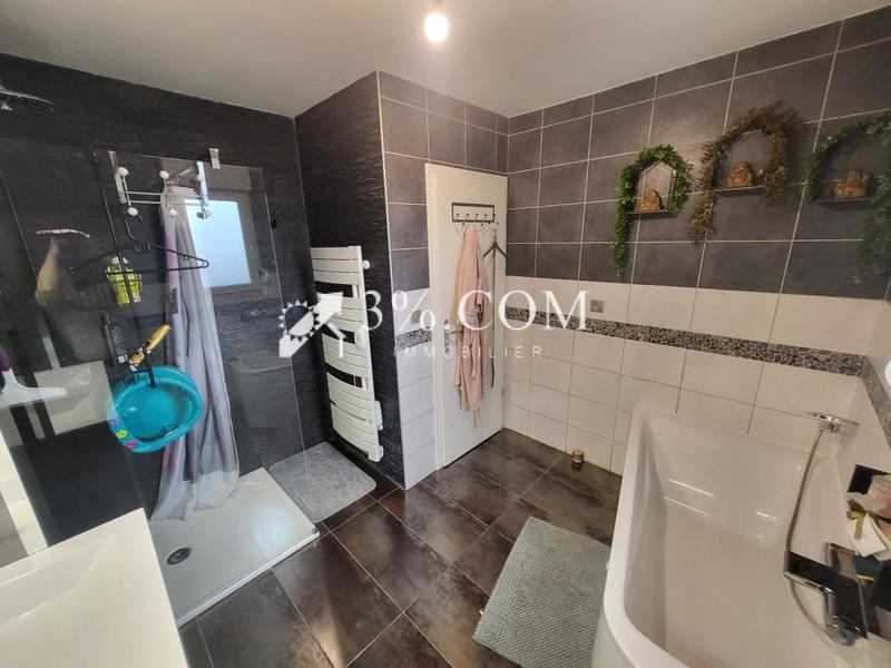 Maison - 230 m² - 10 pièces