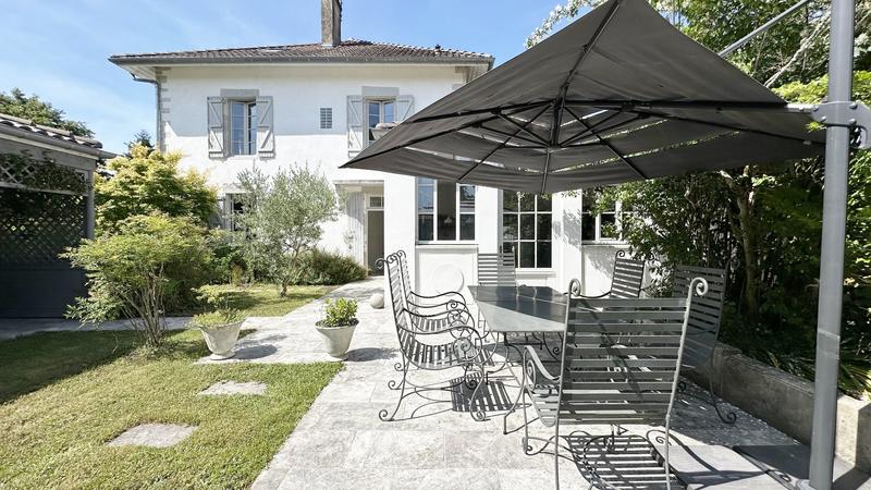 Maison bourgeoise - 330 m² - 9 pièces