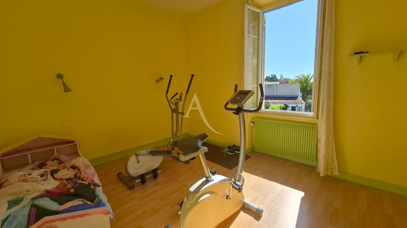 Maison - 265 m² - 9 pièces