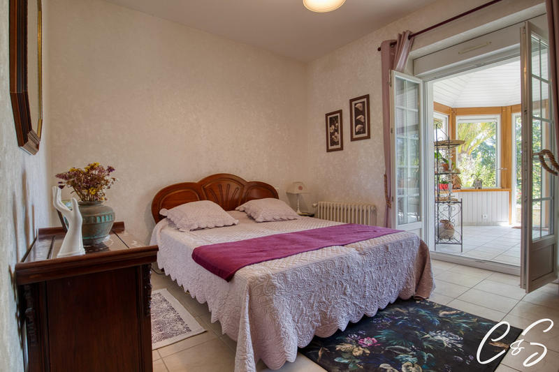 Maison - 219 m² - 8 pièces