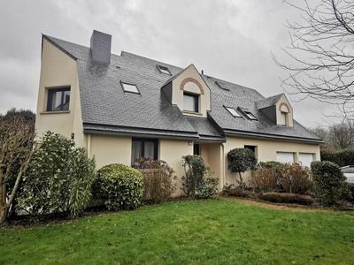 Maison - 215 m² - 8 pièces