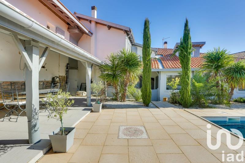 Maison - 350 m² - 10 pièces