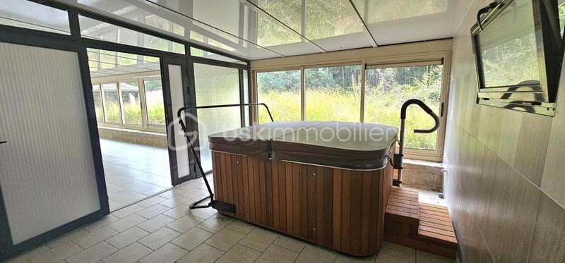 Maison - 270 m² - 10 pièces