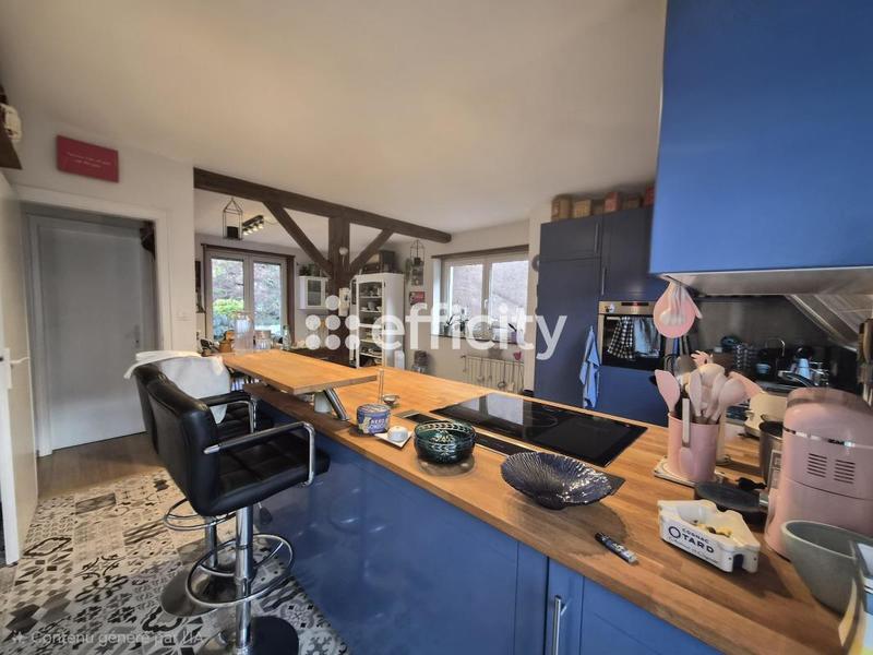 Maison - 203 m² - 8 pièces