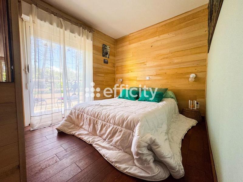 Maison - 182 m² - 9 pièces