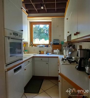 Propriété - 241 m² - 10 pièces