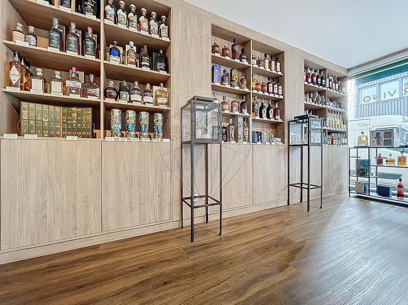 Magasins - 97 m² - 4 pièces