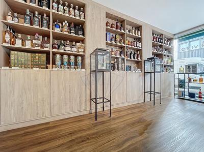 Magasins - 97 m² - 4 pièces