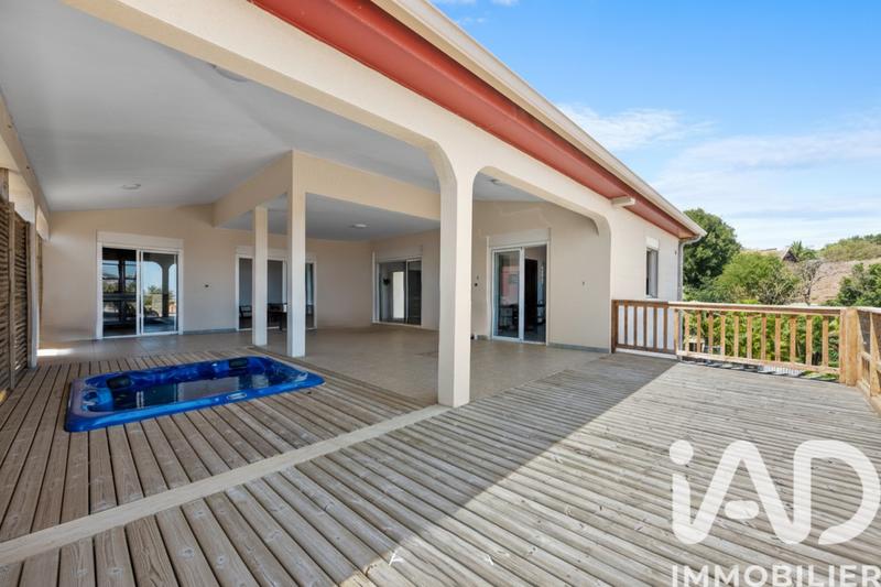 Maison - 241 m² - 9 pièces