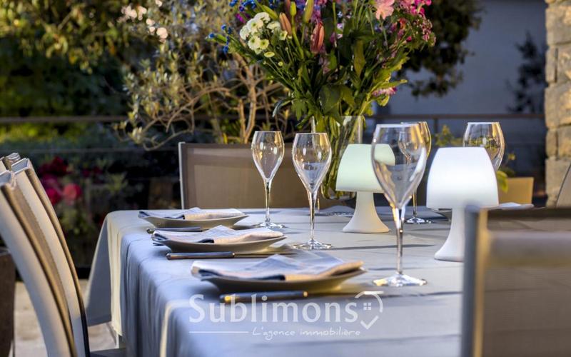 Maison - 305 m² - 6 pièces