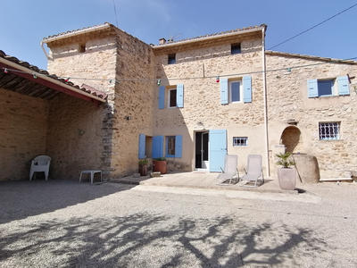 Mas - 77 m² - 5 pièces