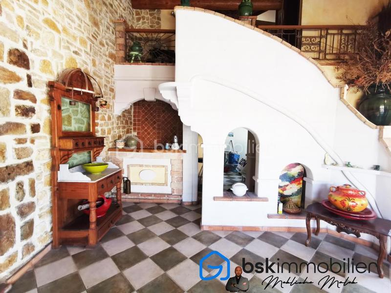 Maison - 208 m² - 7 pièces