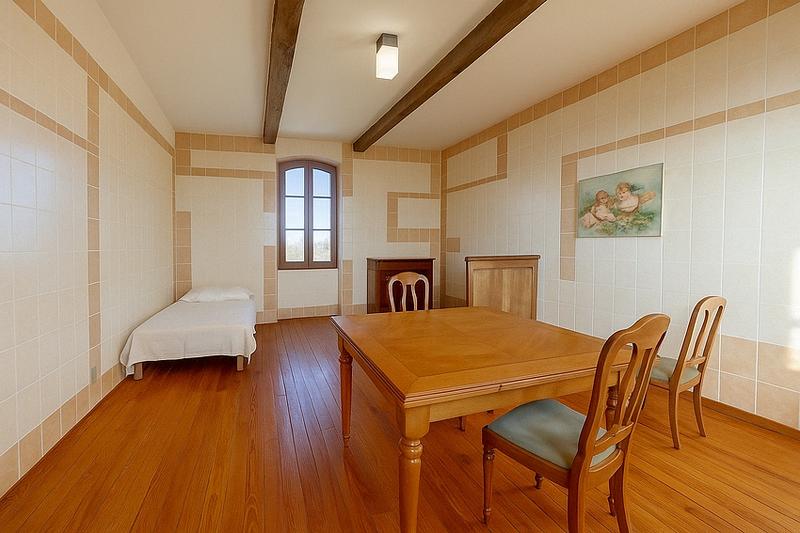 Maison - 235 m² - 8 pièces