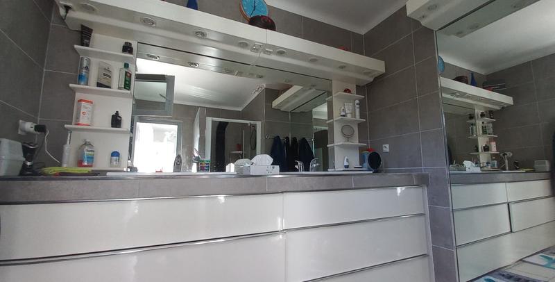 Villa - 220 m² - 8 pièces