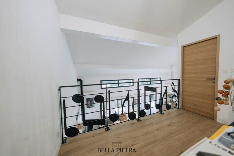 Maison - 218 m² - 5 pièces