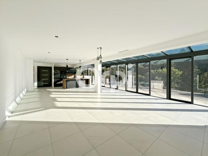 Maison - 170 m² - 5 pièces