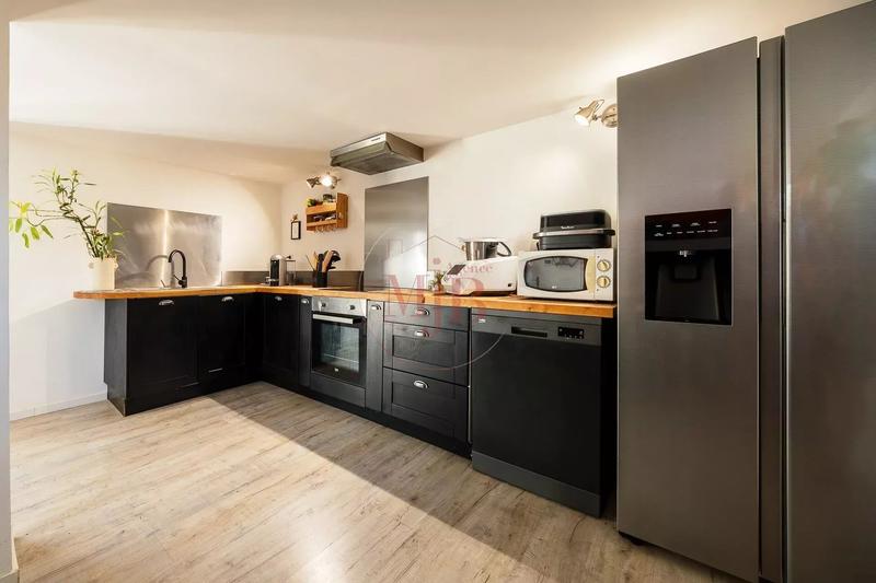 Maison - 256 m² - 8 pièces