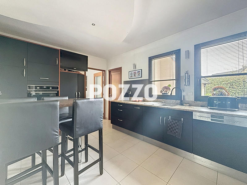 Maison - 200 m² - 6 pièces