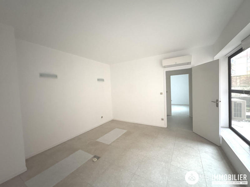 Local commercial - 137 m² - 6 pièces