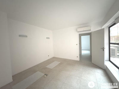 Local commercial - 137 m² - 6 pièces