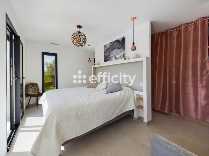 Maison - 200 m² - 7 pièces