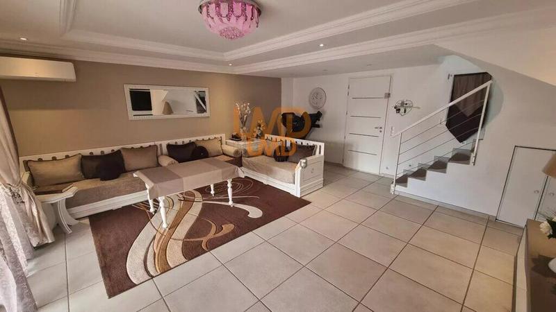 Propriété - 250 m² - 7 pièces