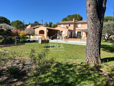 Maison - 200 m² - 7 pièces