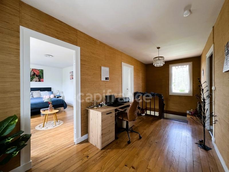 Demeure - 254 m² - 9 pièces