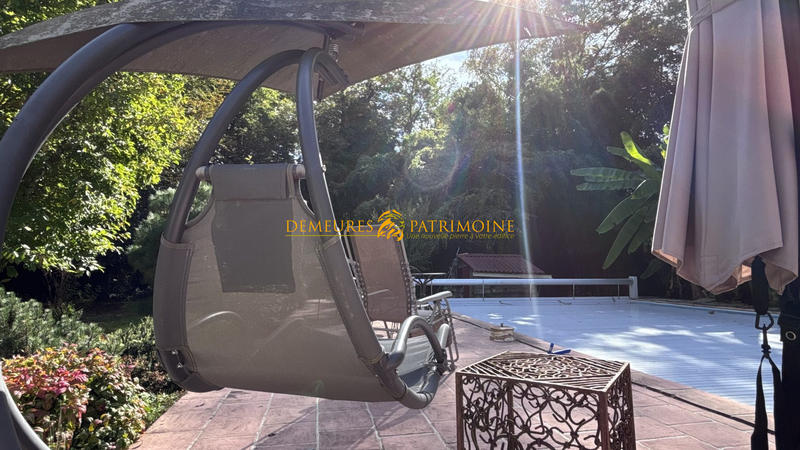 Maison - 304 m² - 7 pièces