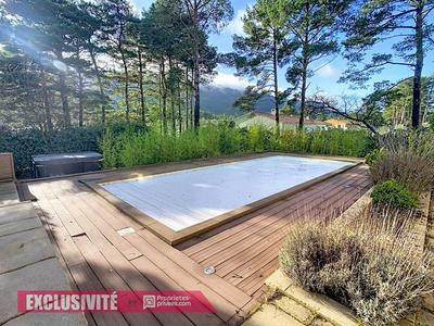 Maison - 200 m² - 6 pièces