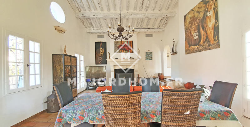 Maison - 330 m² - 8 pièces