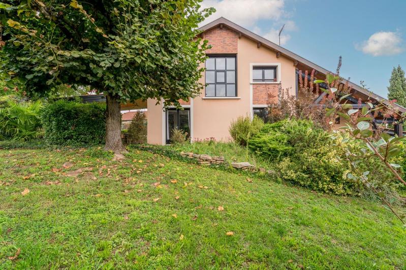 Maison - 272 m² - 5 pièces