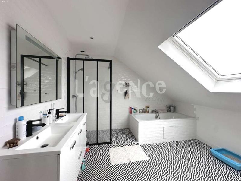 Maison - 190 m² - 8 pièces