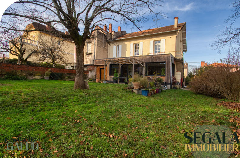 Maison - 210 m² - 6 pièces