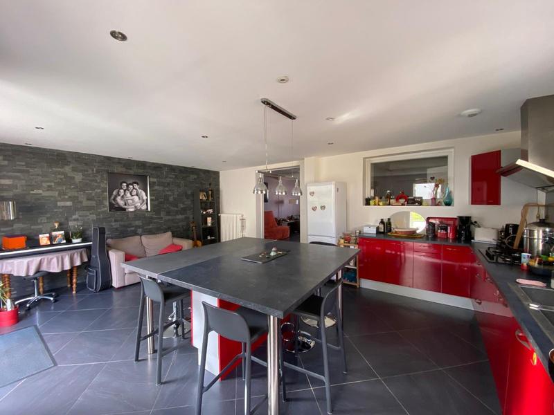 Maison traditionnelle - 150 m² - 9 pièces