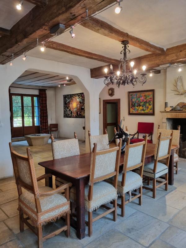 Propriété - 316 m² - 9 pièces