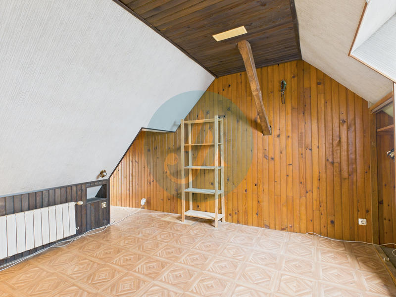 Maison - 201 m² - 7 pièces