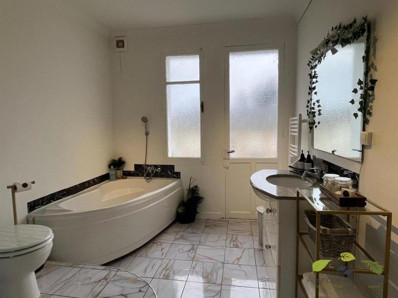 Maison - 206 m² - 10 pièces