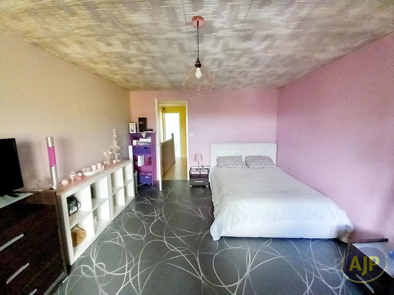 Maison - 175 m² - 8 pièces