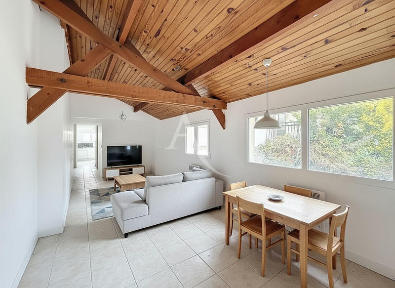 Maison - 185 m² - 8 pièces