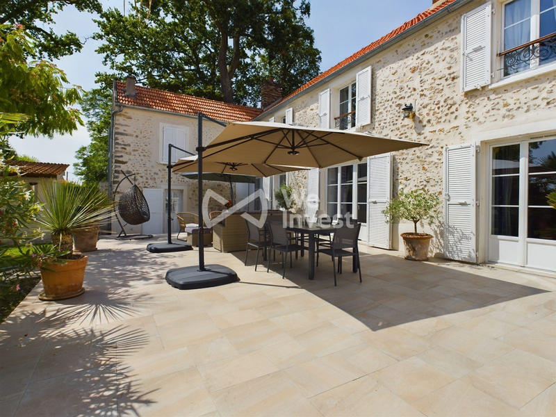 Maison - 294 m² - 9 pièces