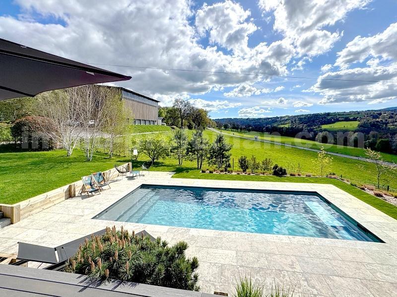 Maison - 486 m² - 8 pièces