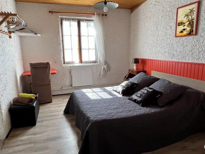 Maison chambre d'hôtes - 370 m² - 13 pièces