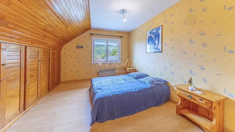 Maison - 253 m² - 7 pièces