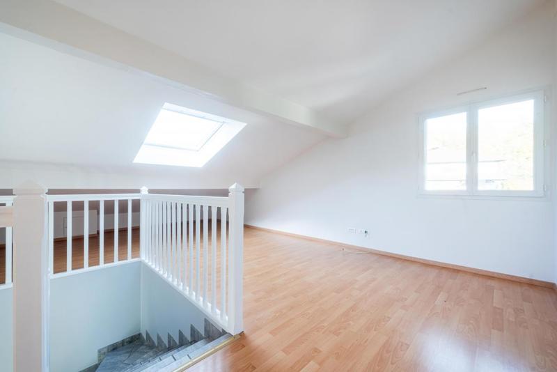 Maison - 218 m² - 9 pièces