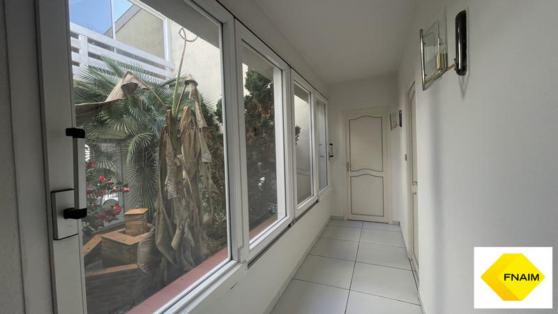 Maison contemporaine - 285 m² - 6 pièces